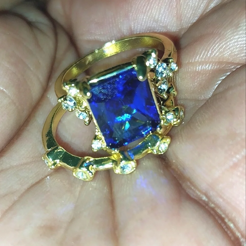 Elegant Gold and Blue Gemstone Ring Sz 6.5